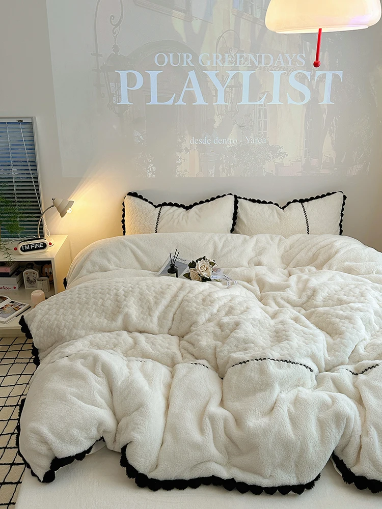 

Комплект постельного белья из белого плюшевого кораллового флиса с рисунком кролика, двусторонний, в стиле принцессы, четыре предмета: пододеяльник, простыня, зимнее постельное белье