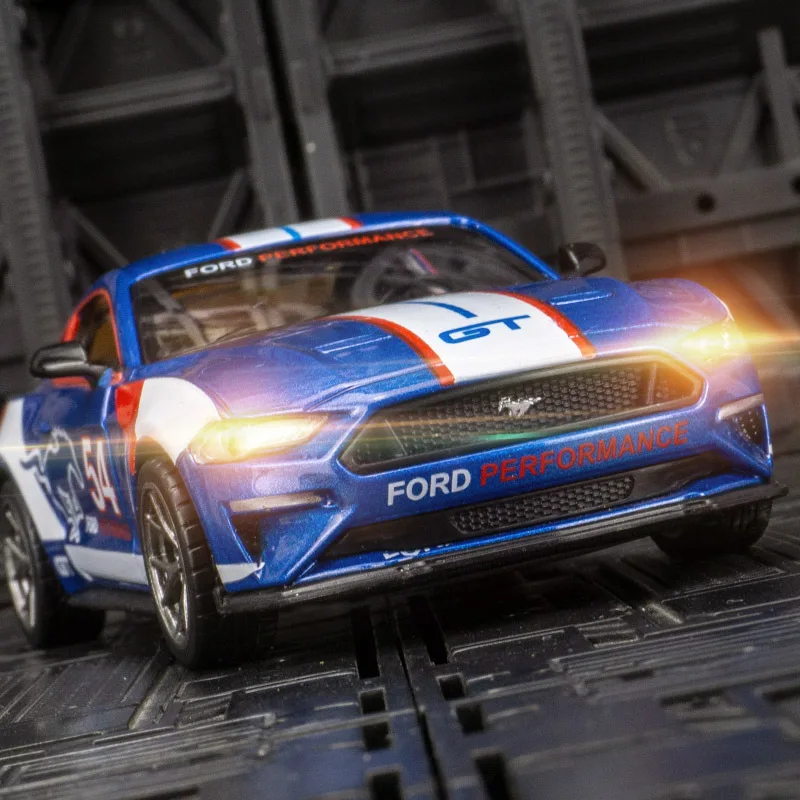 

1: 34 simulation Mustang GT latte style alloy car model with regenerative sound and light sports car children's toy