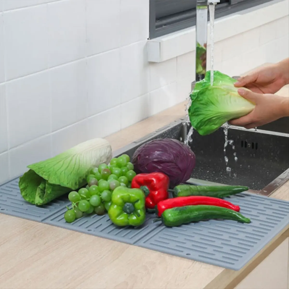 

Just- Black Foldable Tri-Fold Tableware Drying Mat Silicone Draining Mat for Kitchen Counters