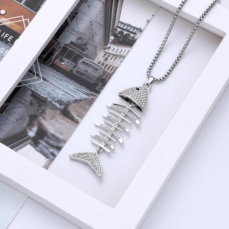 Silver fish bone necklace with diamonds, versatile, simple and unique, trendy accessory for women, suitable for clubbing, versatile long sweater chain for men