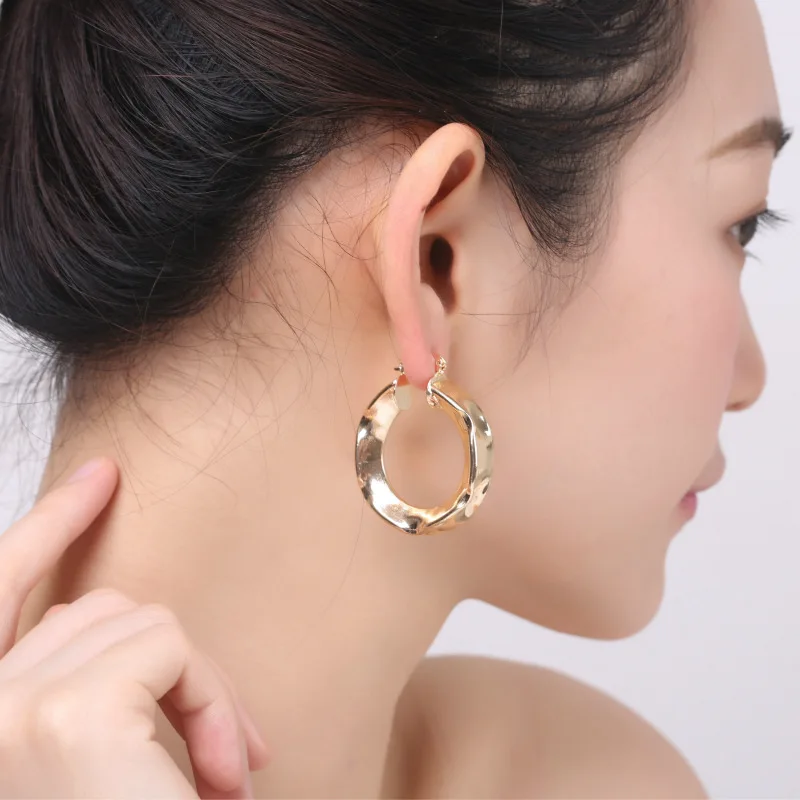 

Korean fashion light luxury simple smooth metal thick hoop earrings retro ladies round personality jewelry gift