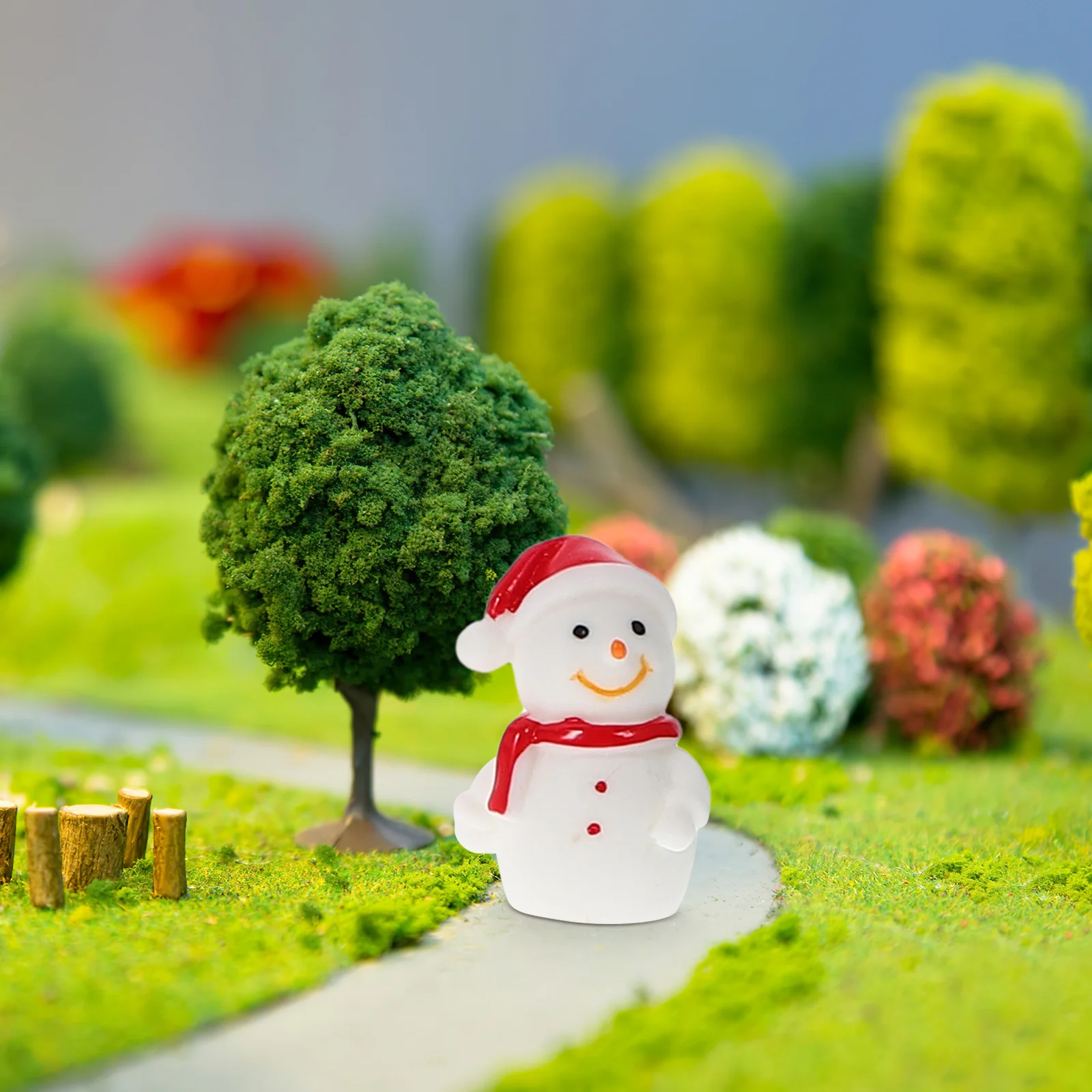 

CIMAXIC 8pcs Mini Christmas Decorations Set Wear Resistant Figurines for Bedroom Kitchen Xmas Party Supply