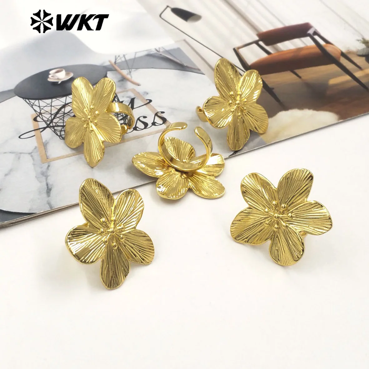 

WT-R545 Fashionable Elegant Vivid Flower Design With Yellow Brass Ring For Women Cocktail Party Fine Decoration