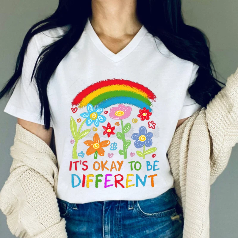قوس قزح التنوع العصبي التي شيرت حسنًا أن تكون مختلفًا قمصان زهرة لطيفة تصميم التوحد الوعي تي شيرت التوحد أمي ريترو تيز