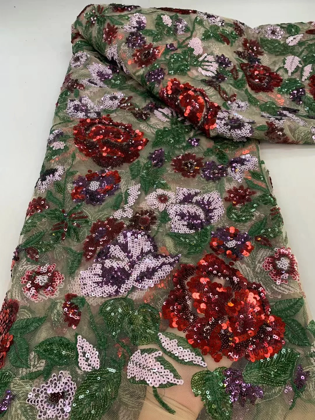 Tessuto di pizzo netto con paillettes di lusso nigeriano 2025 Tessuto di pizzo africano di tulle di alta qualità francese per le donne Abito per party di matrimonio cucito