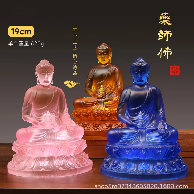 

A set of Amitabha Buddha statues, made of protective glass, are enshrined at home as statues of Shakyamuni