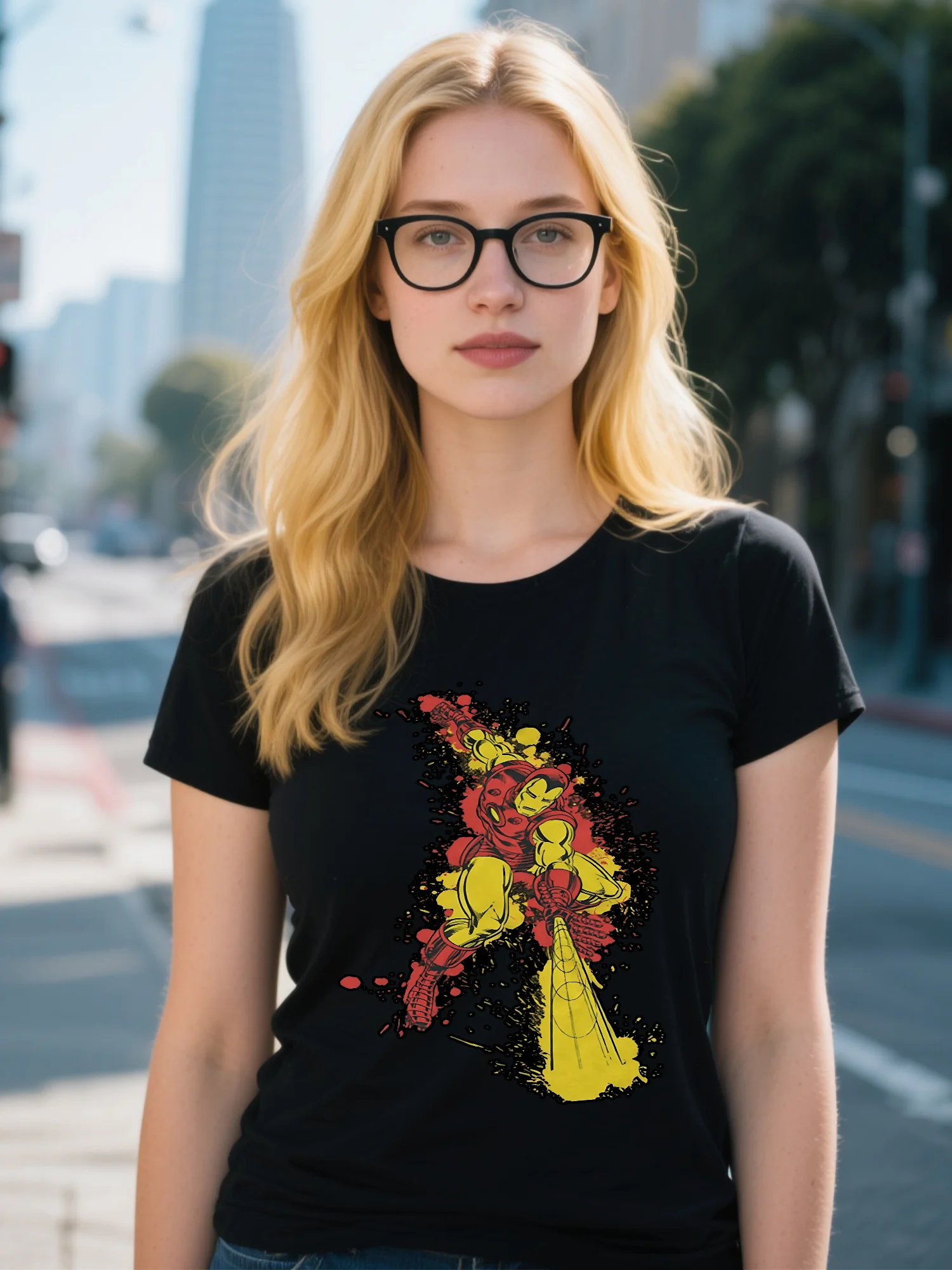 Camiseta feminina 100% algodão orgânico – estampa tribal preta High Street, estilo maximalista para o verão 2026