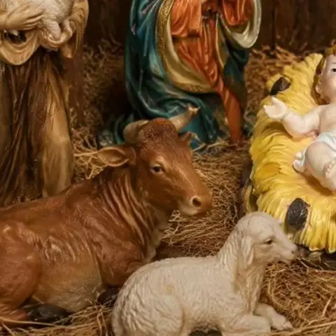 Baby Jesus in Manger Figurine Resin Nativity Sculpture Baby Jesus Christ in Manger Figurines Church Nativity Scene Craft Decor