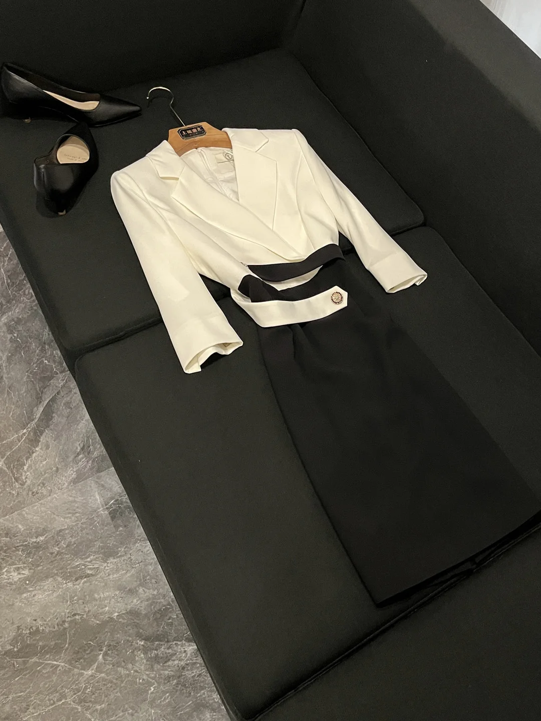 

Белый лоскутный костюм Bla для женщин, летний тонкий профессиональный комплект, элегантный стиль OK550 Ci, базовый для офиса