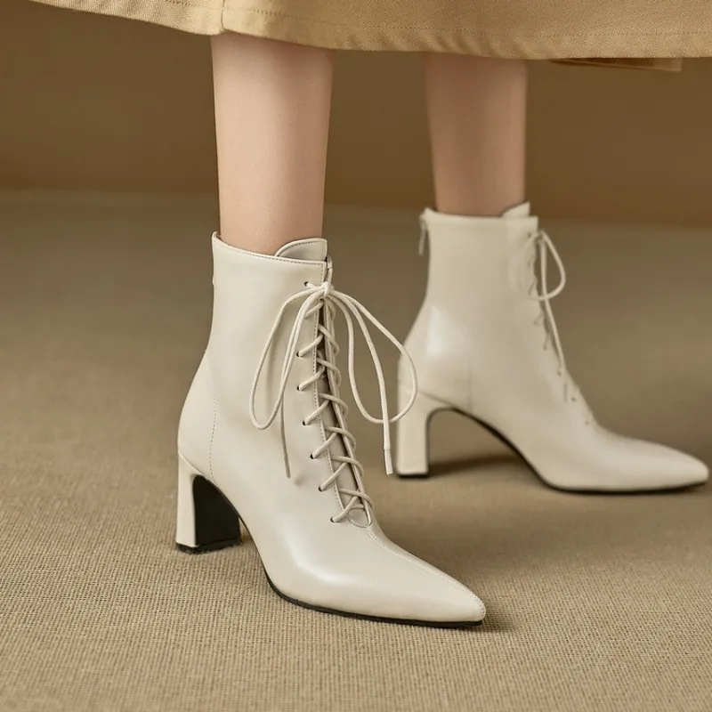2026 Autumn/Winter Mature Women's Ankle Boots New Fashionable Zipper Design Pointed High Heels Women's Formal Shoes