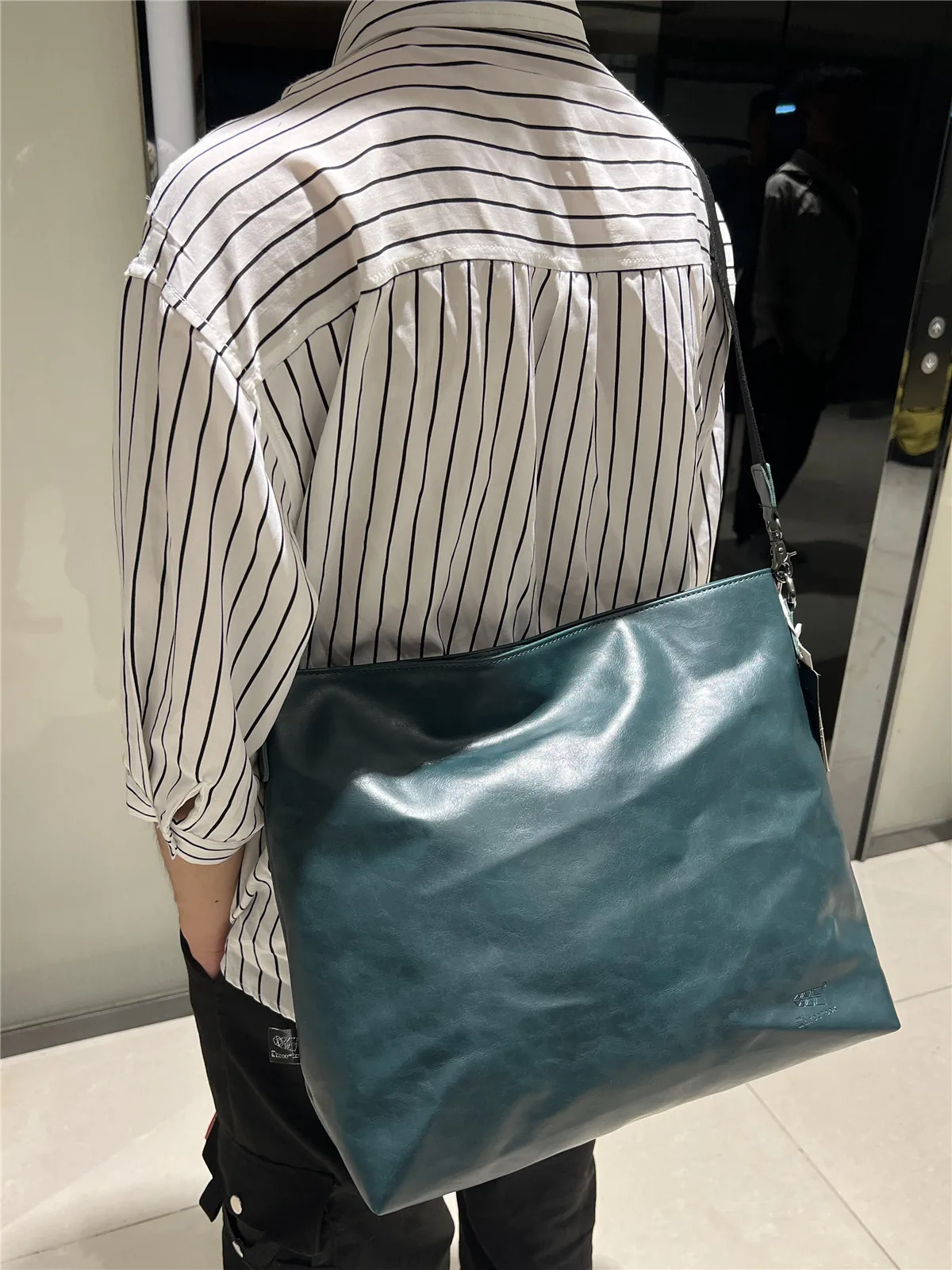 

Street Sle Retro Large Capaci Commuter Single oulder Bag Men's Handbag Women's Crossbody Bag Simple Design 2025 New Model