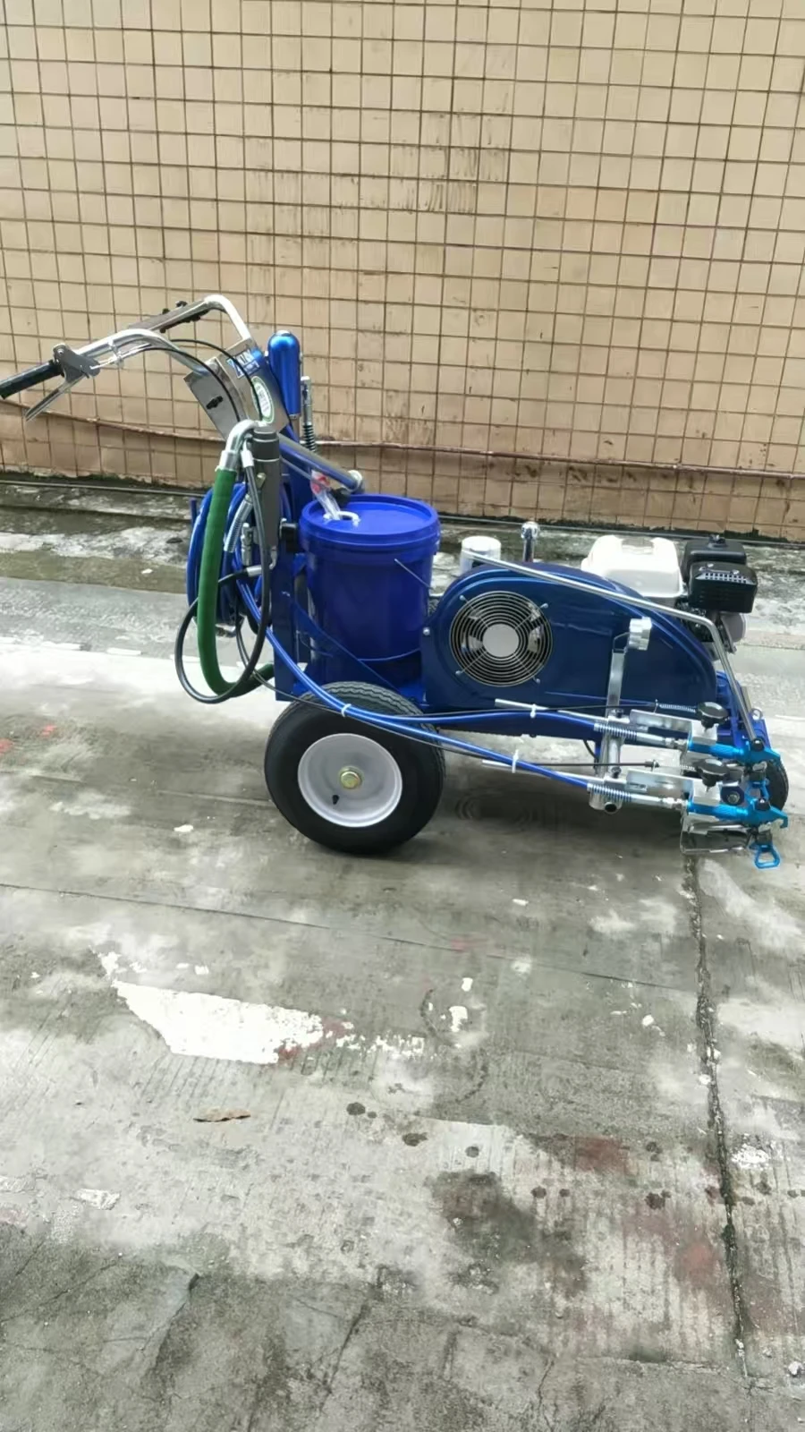 Cold Paint Field Line Maker Automatic Road Traffic Marking Machine For Parking Lot