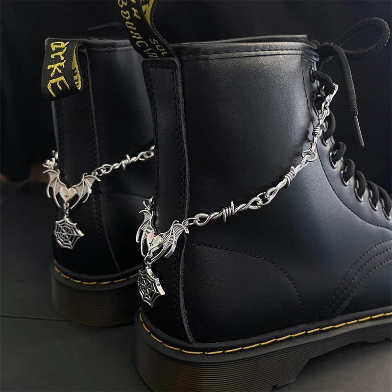 1pc Punk Schuh kette Anhänger Martin Stiefel Schuhe Schnallen Dekor Teufel Flügel Spinnennetz Anhänger Dornen Flamme Schuhe Kette Zubehör