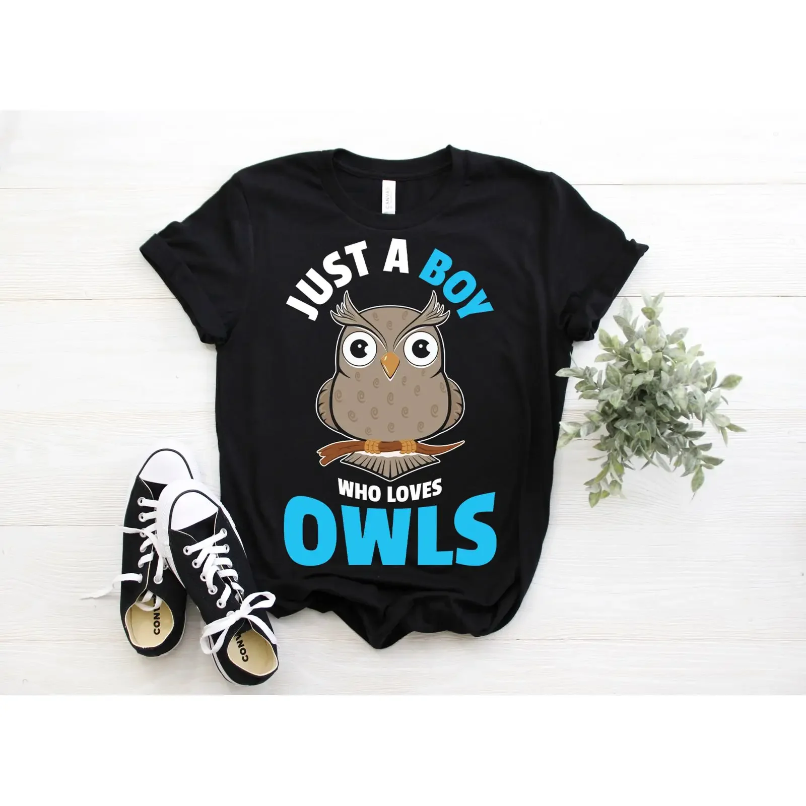 Just A Boy Who Loves Owls T Shirt Cute Owl for Bird Nerd Birdwatcher Funny Birding Lover Ornithologist Casual vintage Washed