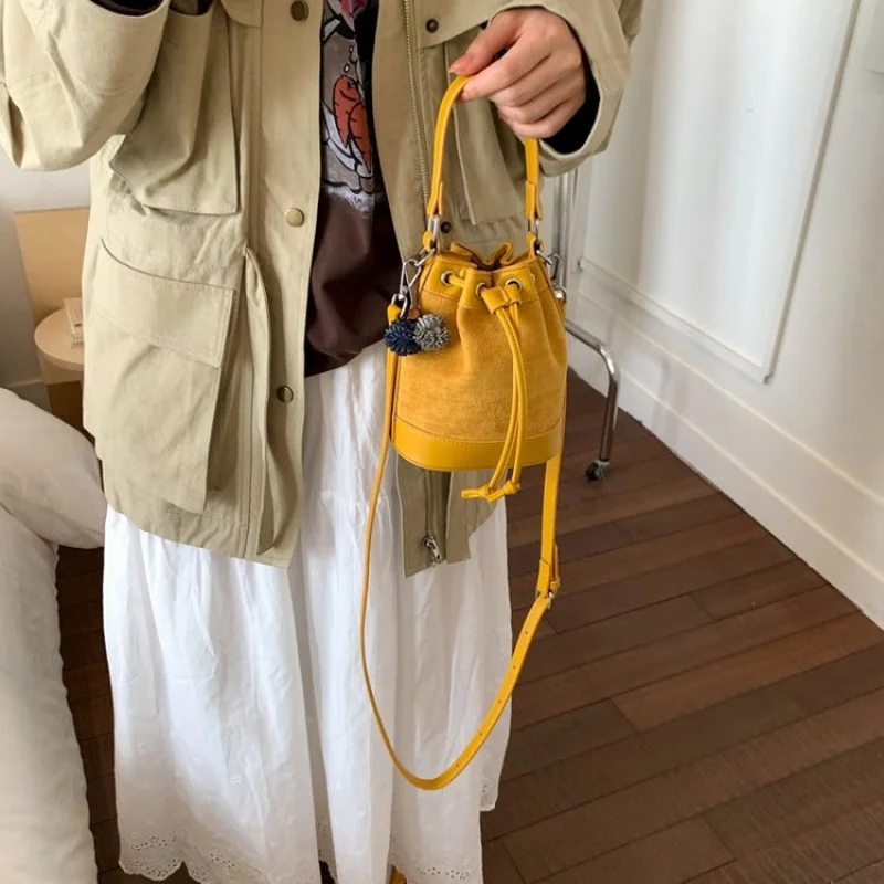

High-End Women's Messenger Bag Made Of Fine Leather Boasting Classic Paris Style And Famous Designer Commuter Look​