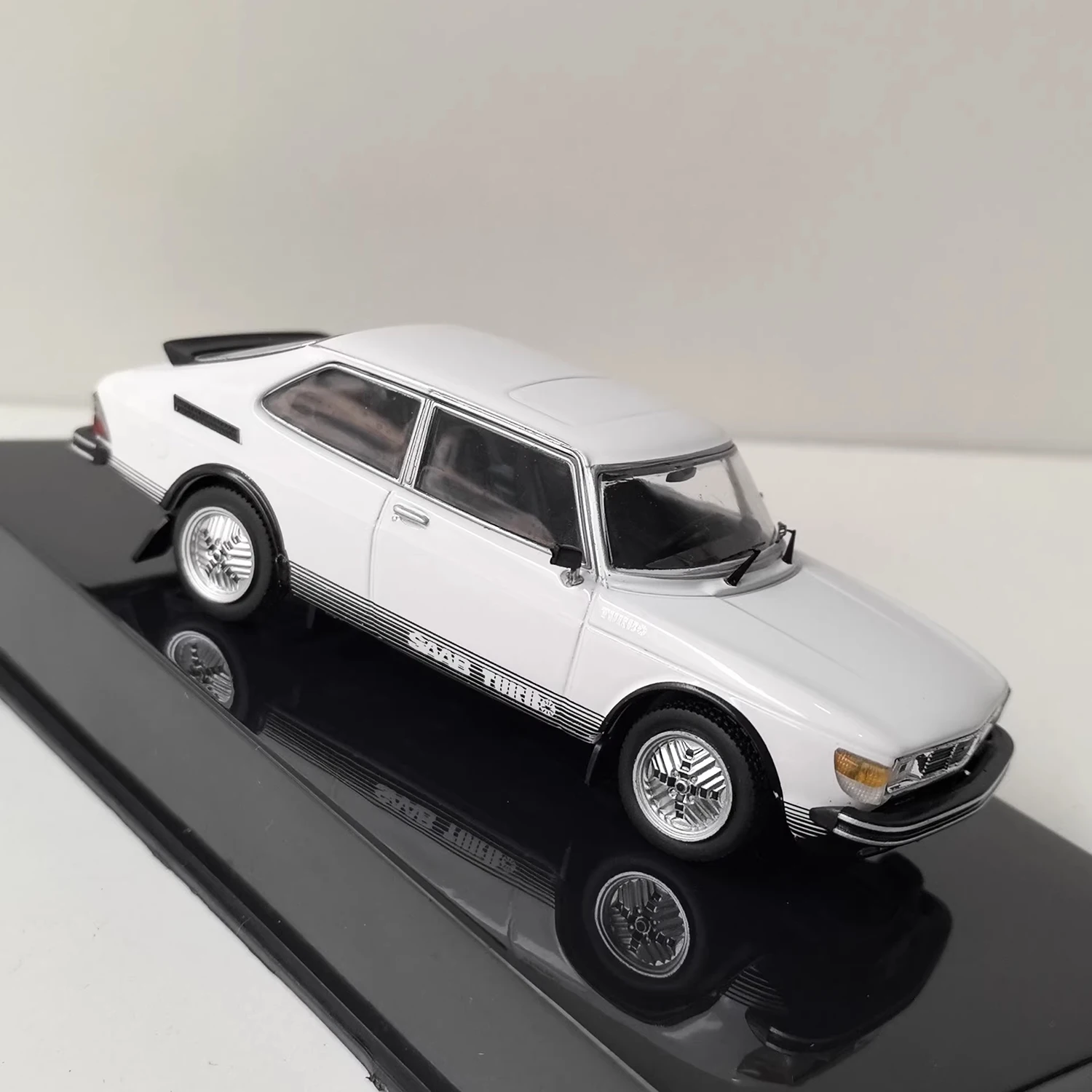 

IXO 1:43 Scale Diecast Alloy SAAB 99 Turbo Combi 1977 Toys Cars Model Classics Nostalgia Adult Gifts Souvenir Static Display