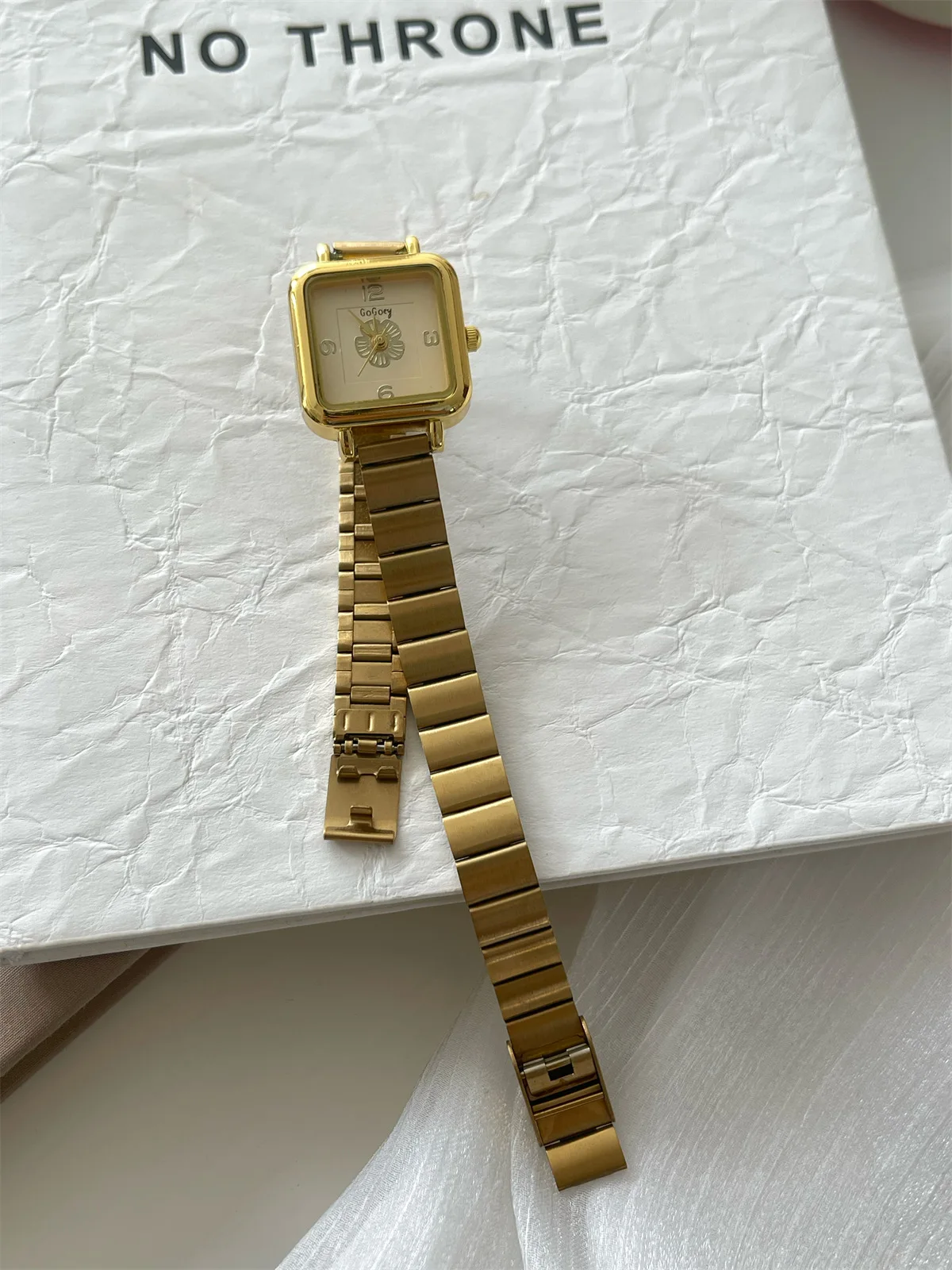 ساعة MAYZHISU النسائية الفاخرة الرجعية المرأة كوارتز الذهب ساعة اليد الفولاذ المقاوم للصدأ مقاوم للماء ساعة الإناث ساعة السيدات