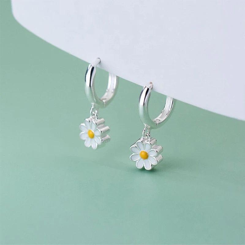 Fashion Sweet Silver Color Daisy Hoop Earrings For Women Gentle Flower Pendant Ear Buckle Banquet Party Jewelry Accessories