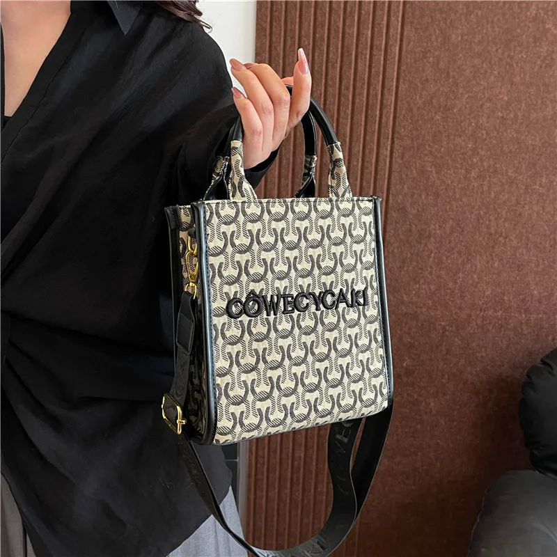 

Fashionable Commuter Crossbody Bag - Elegant Vintage Leather Messenger With Retro Minimalist Style And Large Capacity