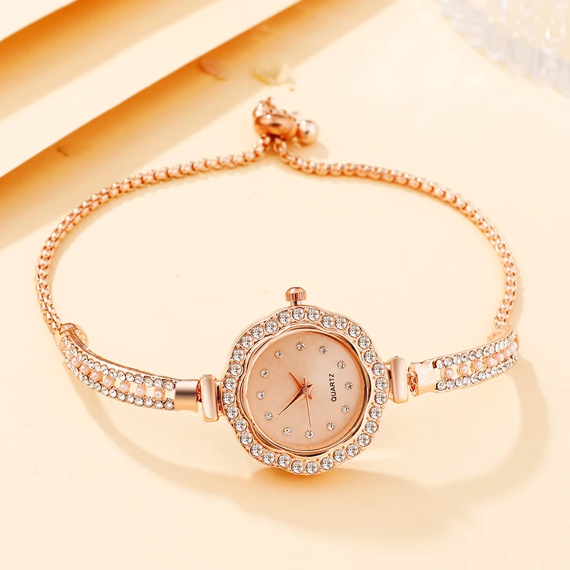 Cute Women\'s Steel Belt Bracelet Watch Quartz Watch Luxury Fashion Small Dial Popular Elegant Women Watch