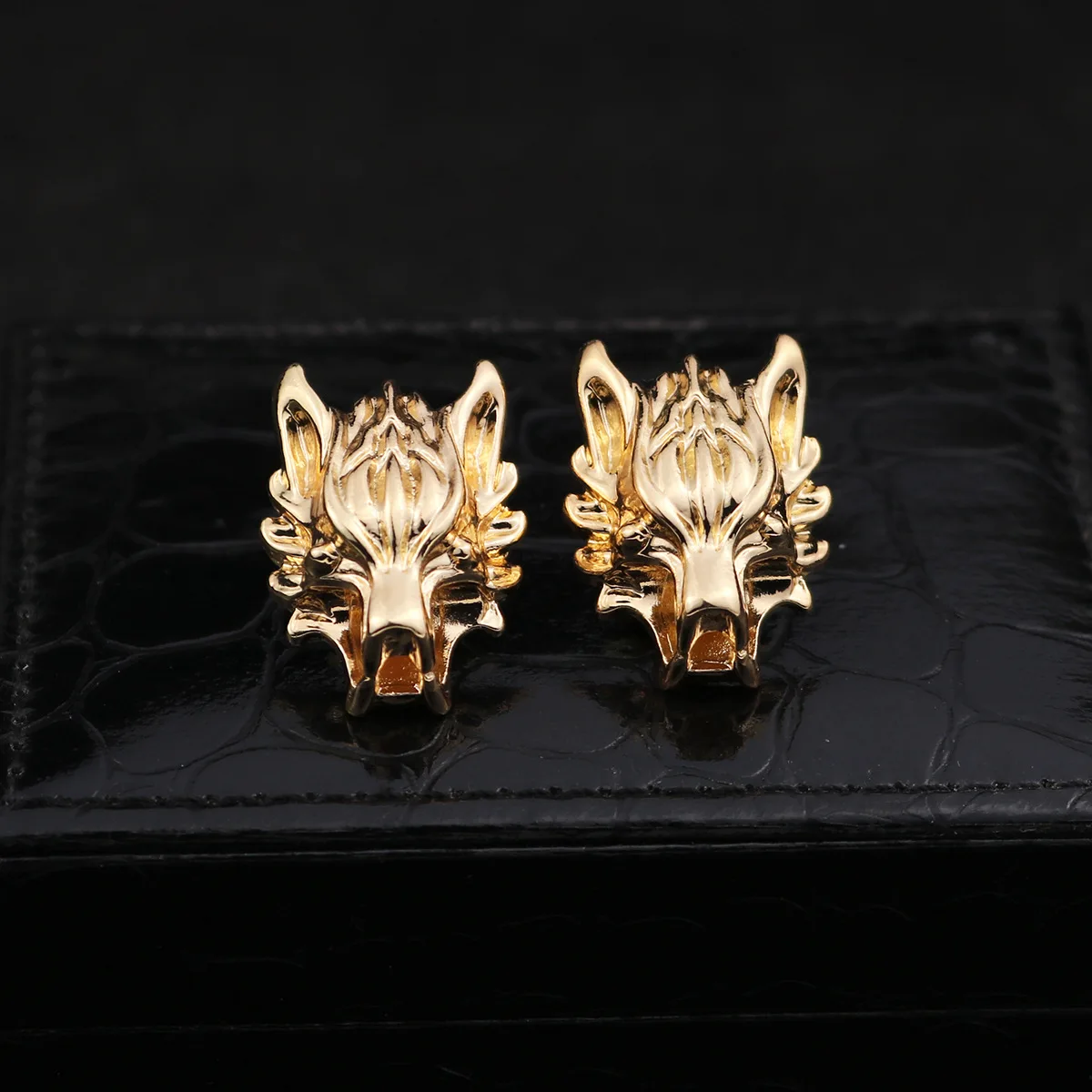 Personalized Men\'s Wolf Head Chain Tassel Brooch Shirt Collar Pin Hairstylist Nightclub Fashion Wedding Jewelry Accessories Gift