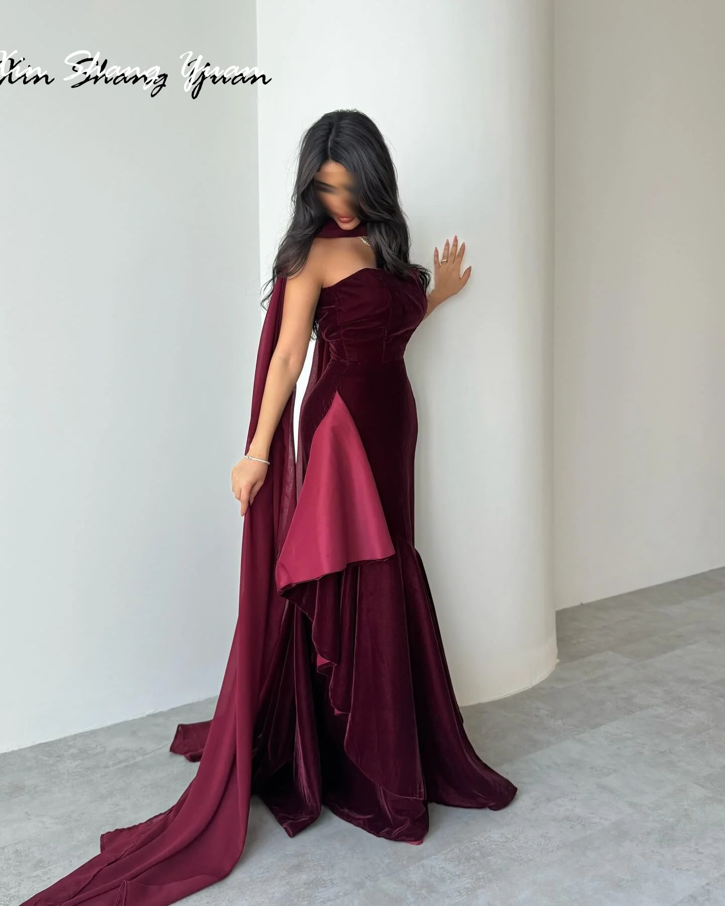 Customized Evening Dress Classic Velvet Strapless Sleeveless Prom Gowns Exquisite Mermaid Sweep Train Ribbons Party Dresses