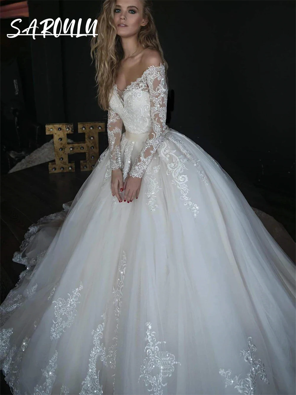 

Romantic Tulle Wedding Dress With Off Shoulder Sleeves Lace Appliques Satin Waist Band Large Train A Line Bride Dresses Bridal