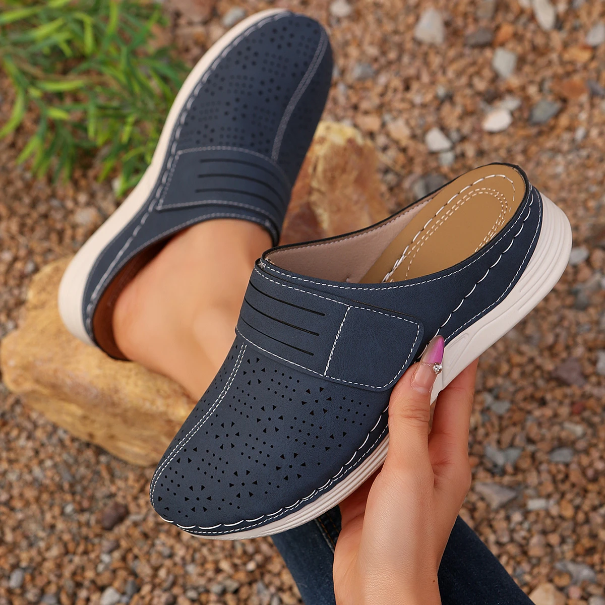 

Женские тапочки, новинка 2024, летние модные сандалии, тапочки на платформе с закрытым носком, женские винтажные шлепанцы, женская обувь Baotou на танкетке