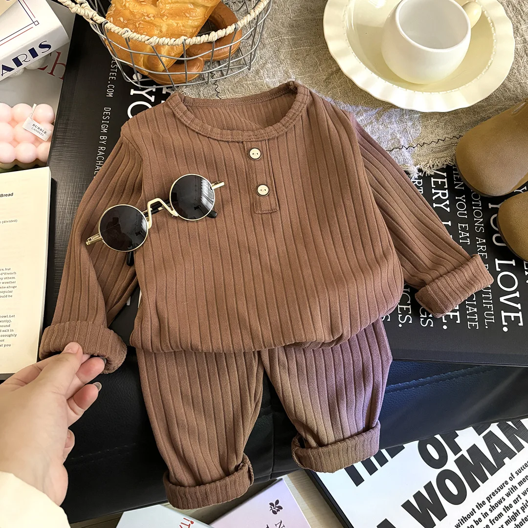 Kinder-Pyjama-Set mit Knöpfen, süße Baby-Loungewear, gemütliche Herbst-Loungewear, gestreifter Schlafanzug für Babys, Jungen und Mädchen.