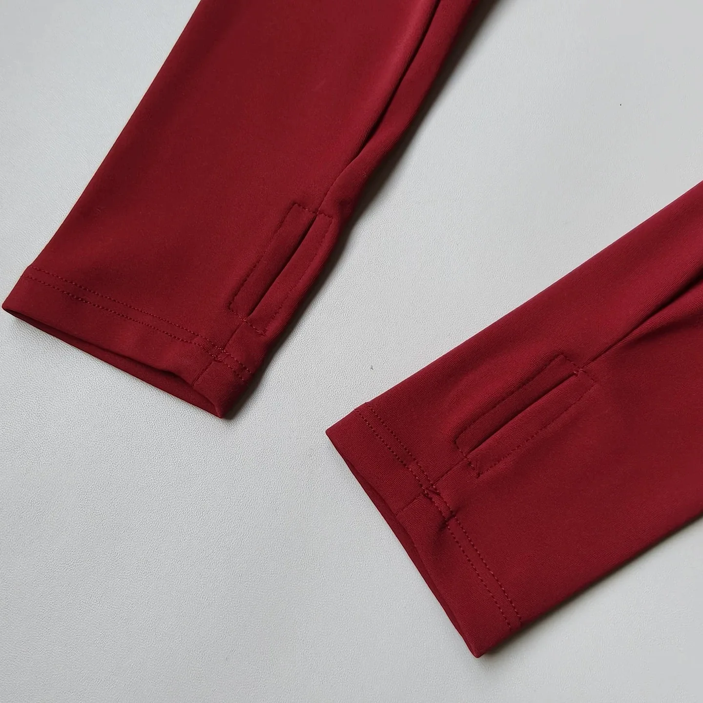 Kurzes Langarm-Yoga-Fitness-Outfit für Damen mit Brustpolstern für Yoga, Pilates und Workout – Detail 15