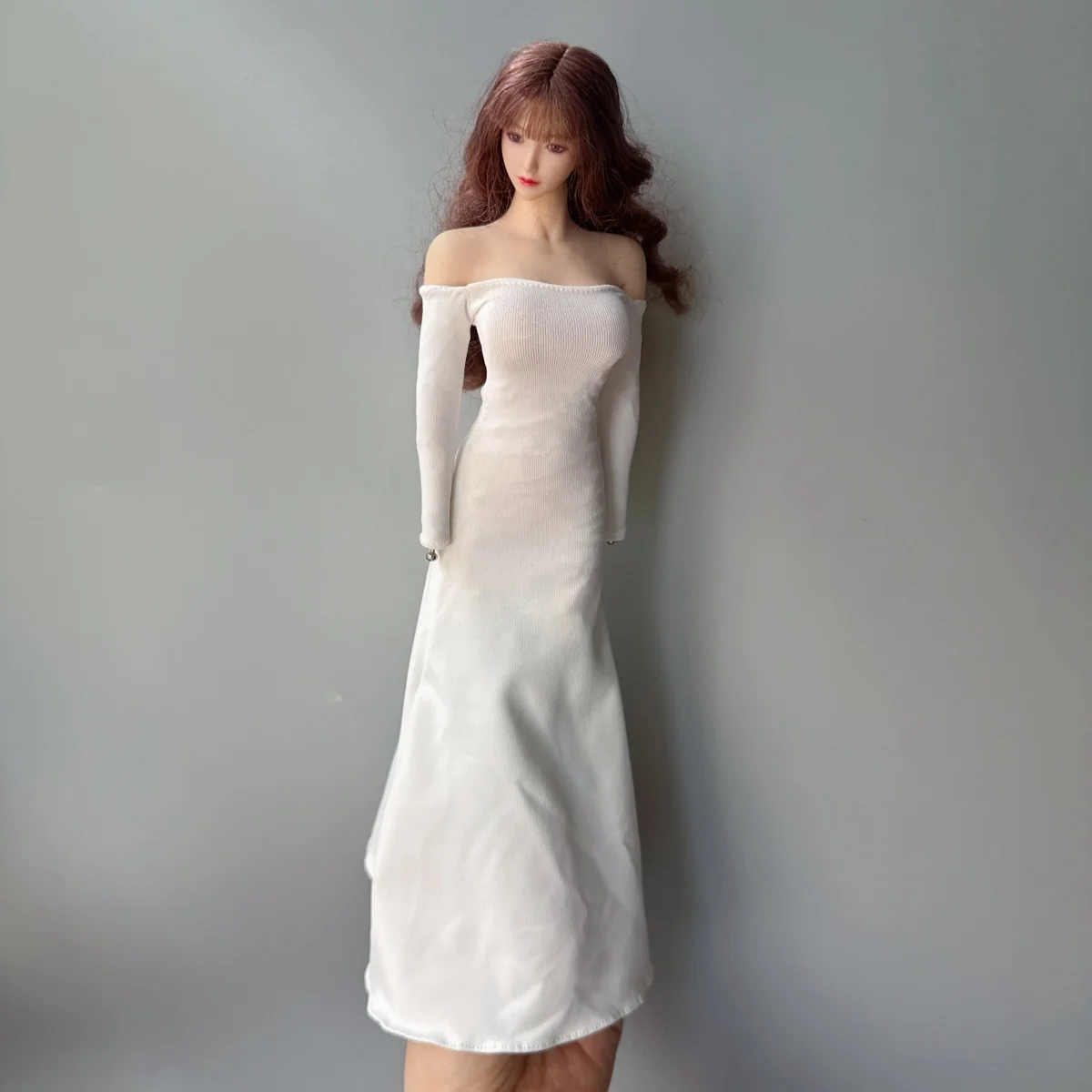 

В наличии: Эластичное длинное вечернее платье на одно плечо в масштабе 1/6 для 12-дюймовых женских фигурок (моделей)