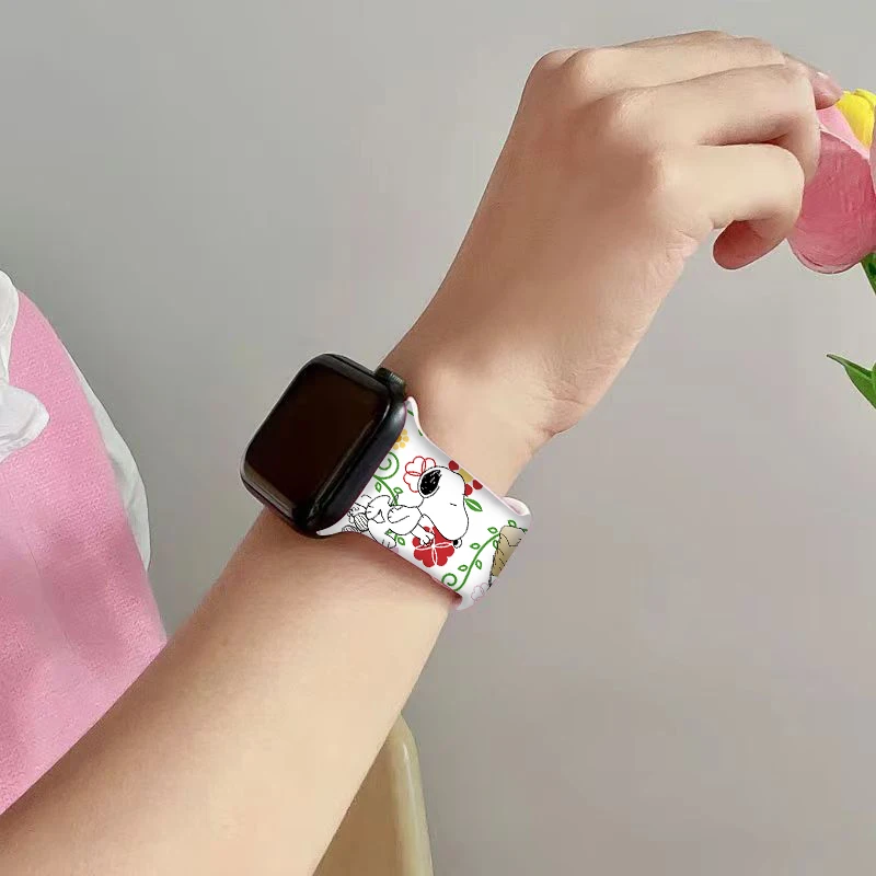 MINISO Snoopy cinturino in silicone stampato per Apple Watch 10 9 8 7 cinturino sostituibile per iWatch 49mm 46mm 44mm 40mm cinturino