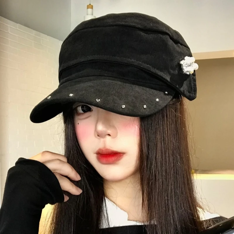 Koreanische schwarze Wildleder-Mütze mit Nieten-Design, Reitermütze für Frühling und Herbst, Retro-Flachkappe, warm und vielseitig, Newsboy-Mütze für Damen – Detail 4