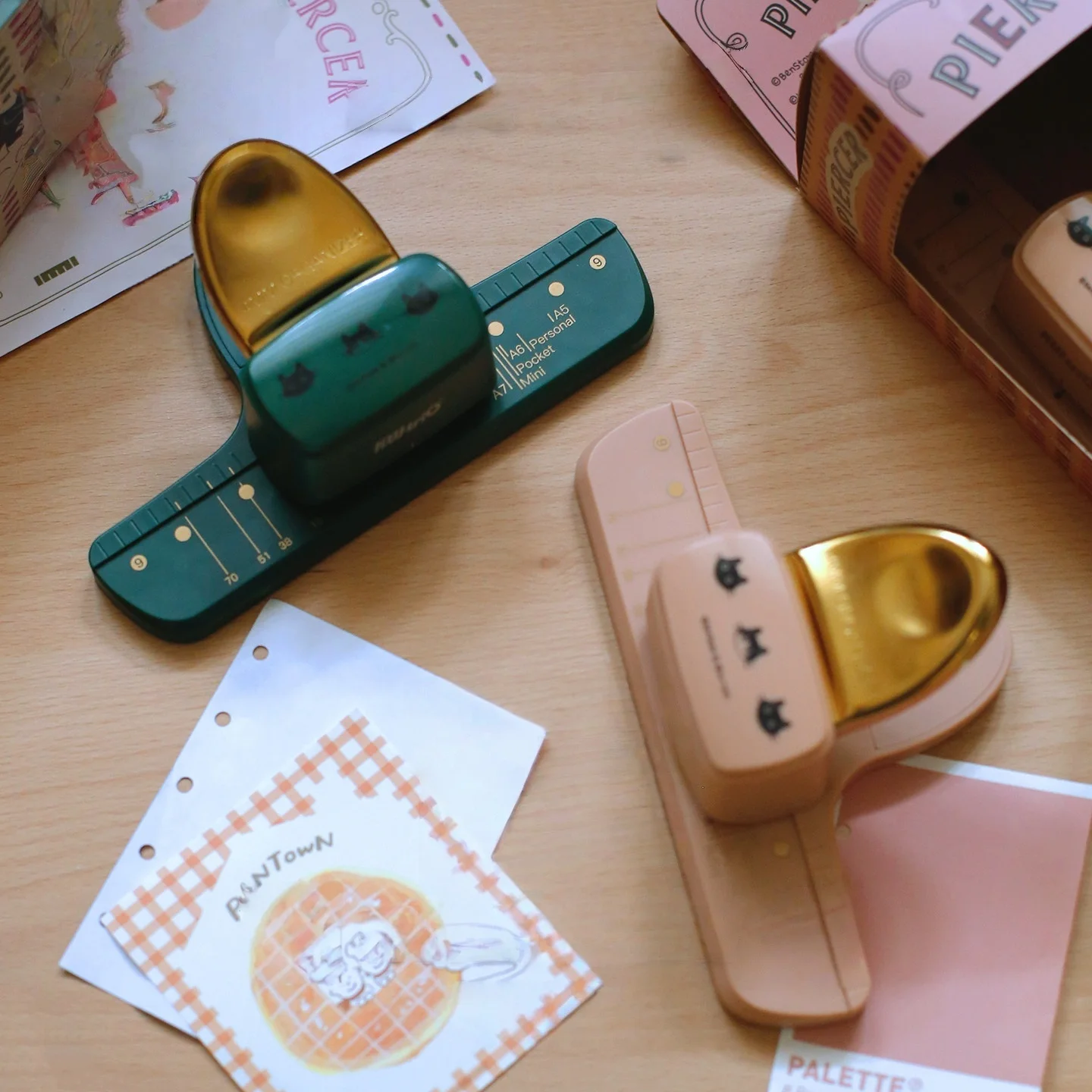 

1 шт., дырокол с тремя отверстиями, эргономичная ручка, альбом для записей ручной работы, подходит для школьных и офисных принадлежностей