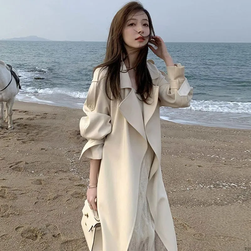 

A new knee-length khaki student coat for women in windbreaker