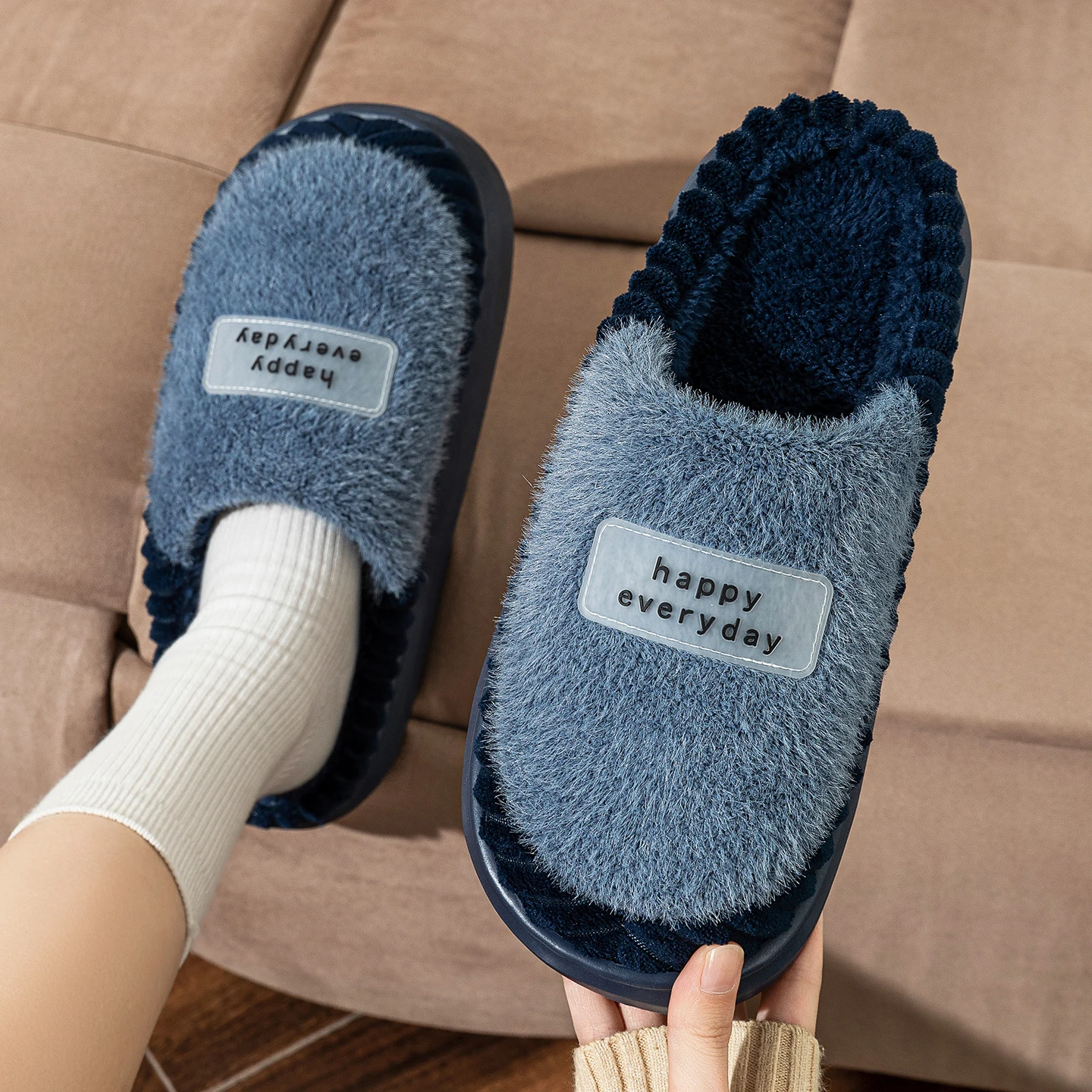 Winterwarme Hausschuhe für Damen und Herren, dicke Plüsch-Plateauschuhe aus EVA, leise, rutschfest, für drinnen und draußen, gemütliche Schlafzimmer-Pantoletten – Detail 16