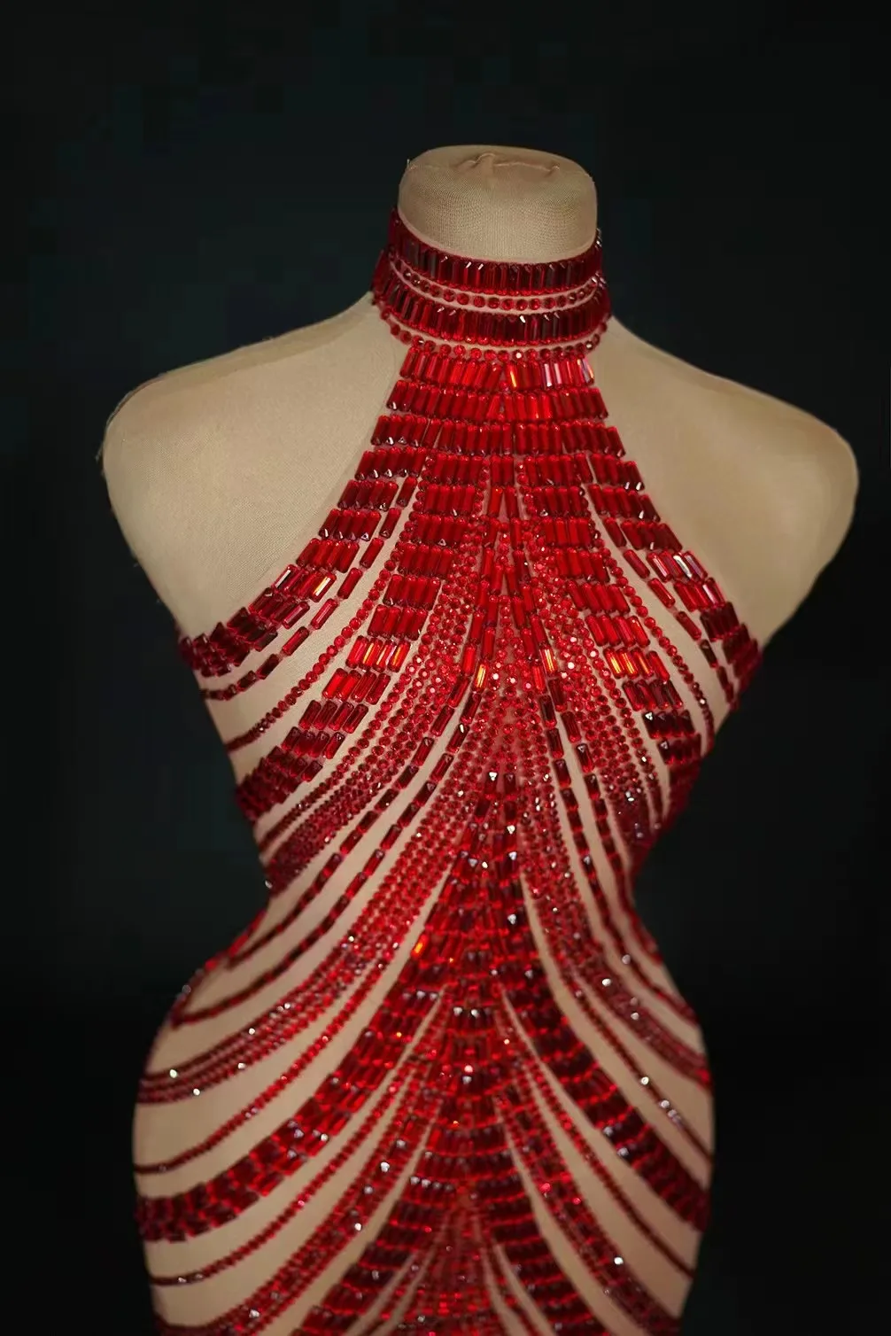 Abito corto con collo a catena tempestato di diamanti rossi per donna, discoteca di lusso, bar, performance sul palco, ballo di fine anno, festa speciale di compleanno