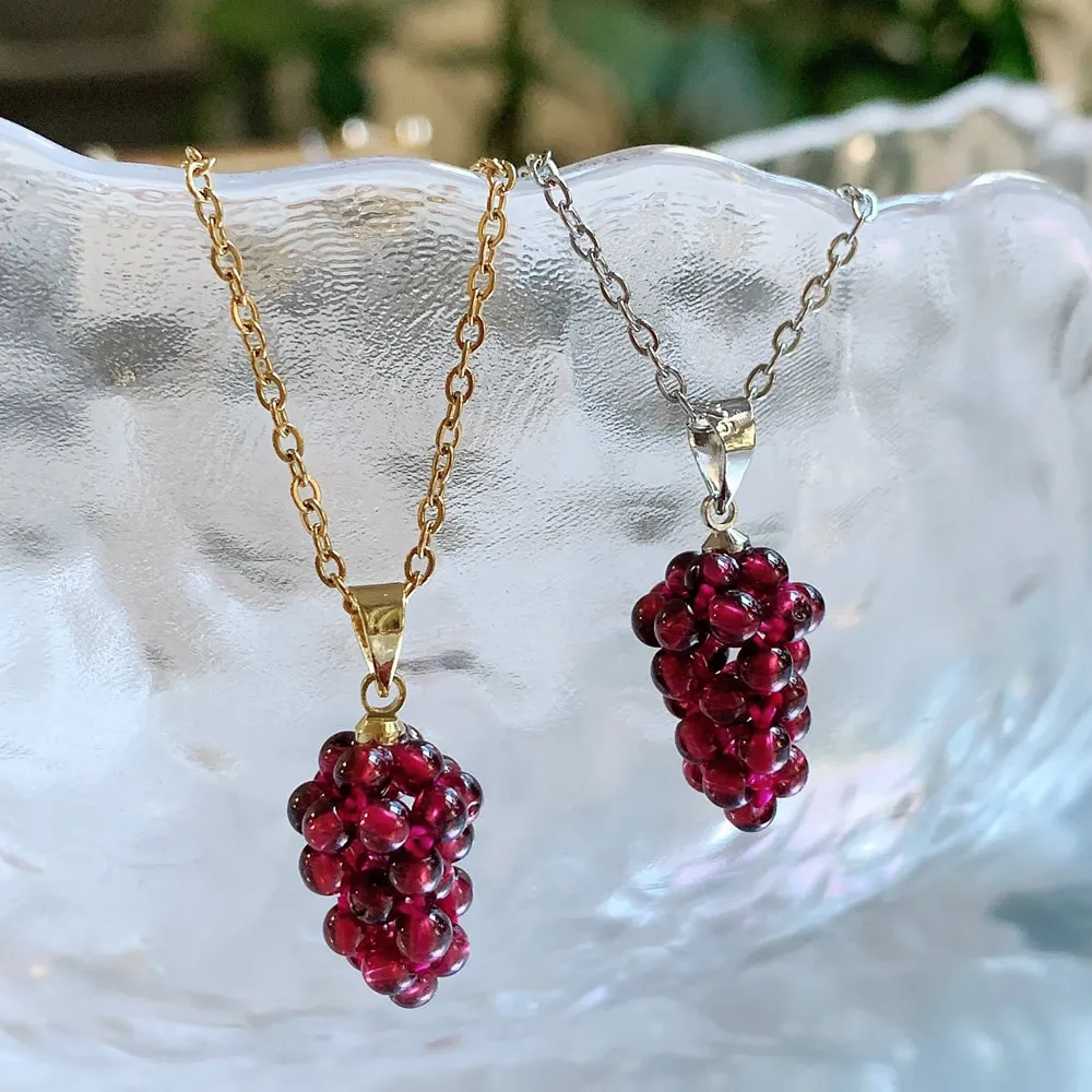 Collar con colgante de piedra Natural de cristal rojo, cadena de acero inoxidable con amuleto de uva, Péndulo de frutas pequeñas y encantadoras