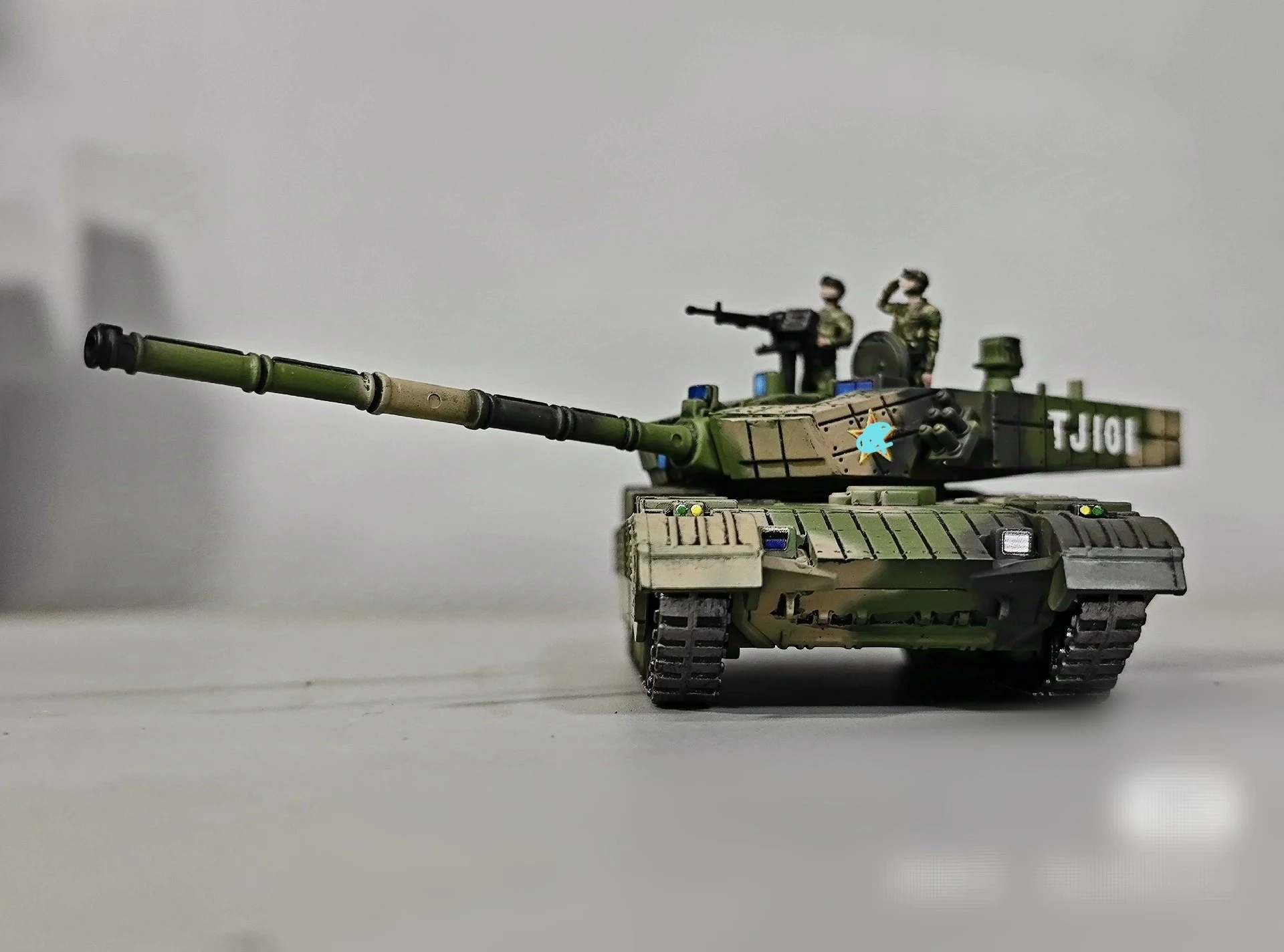 1/72 Chinese ZTZ-99A tank , hand-painted finished model decorative ornament, plastic material (ships after 3 days of work)