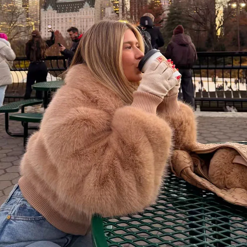 

High-end camel-colored plush warm short jacket for women, retro faux fur lapel jacket, loose and slimming autumn and winter top