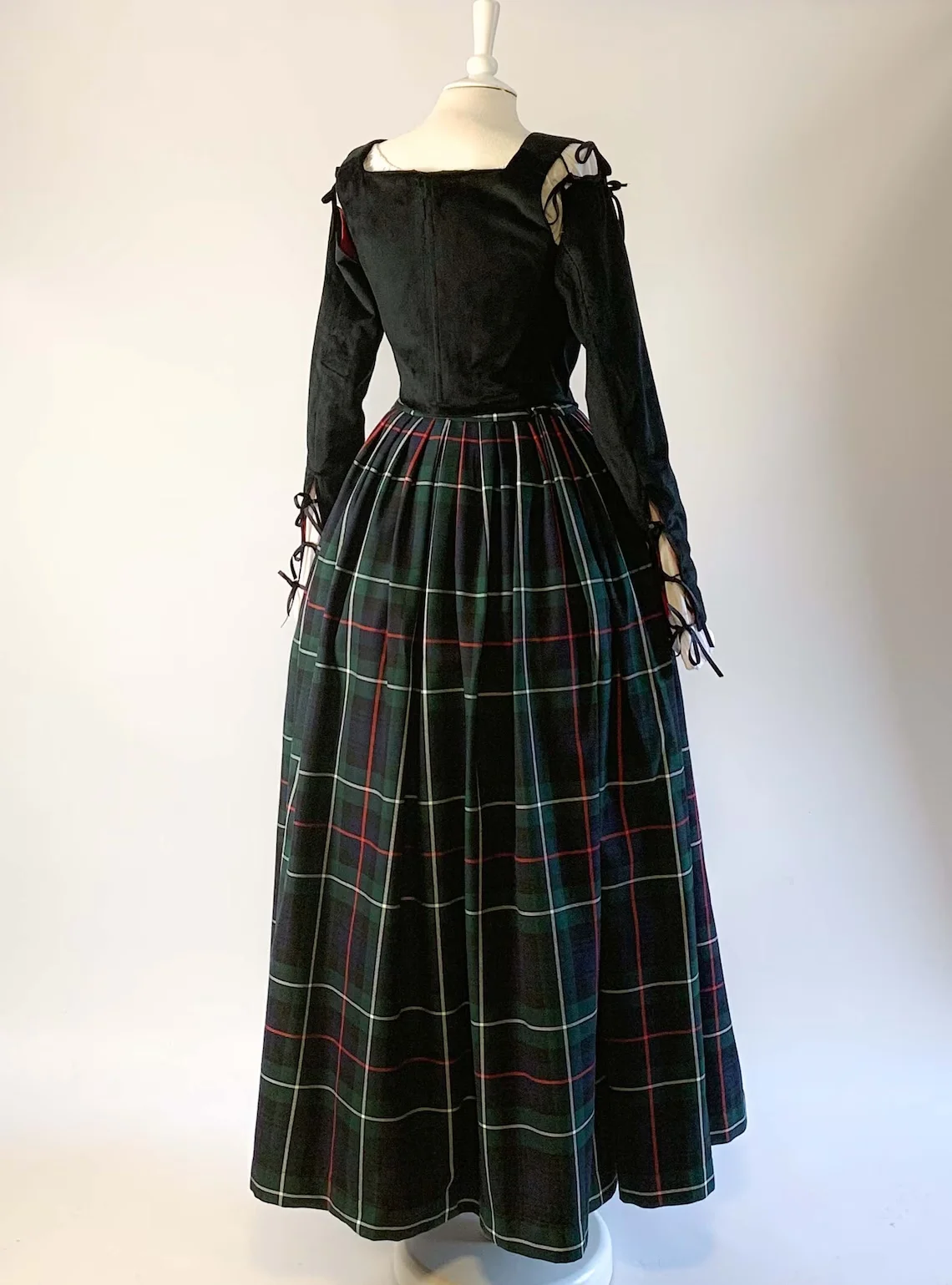 Disfraz Medieval renacentista para mujer, vestido negro de terciopelo mackenie y tartán, mangas extraíbles del siglo 16, trajes de fiesta