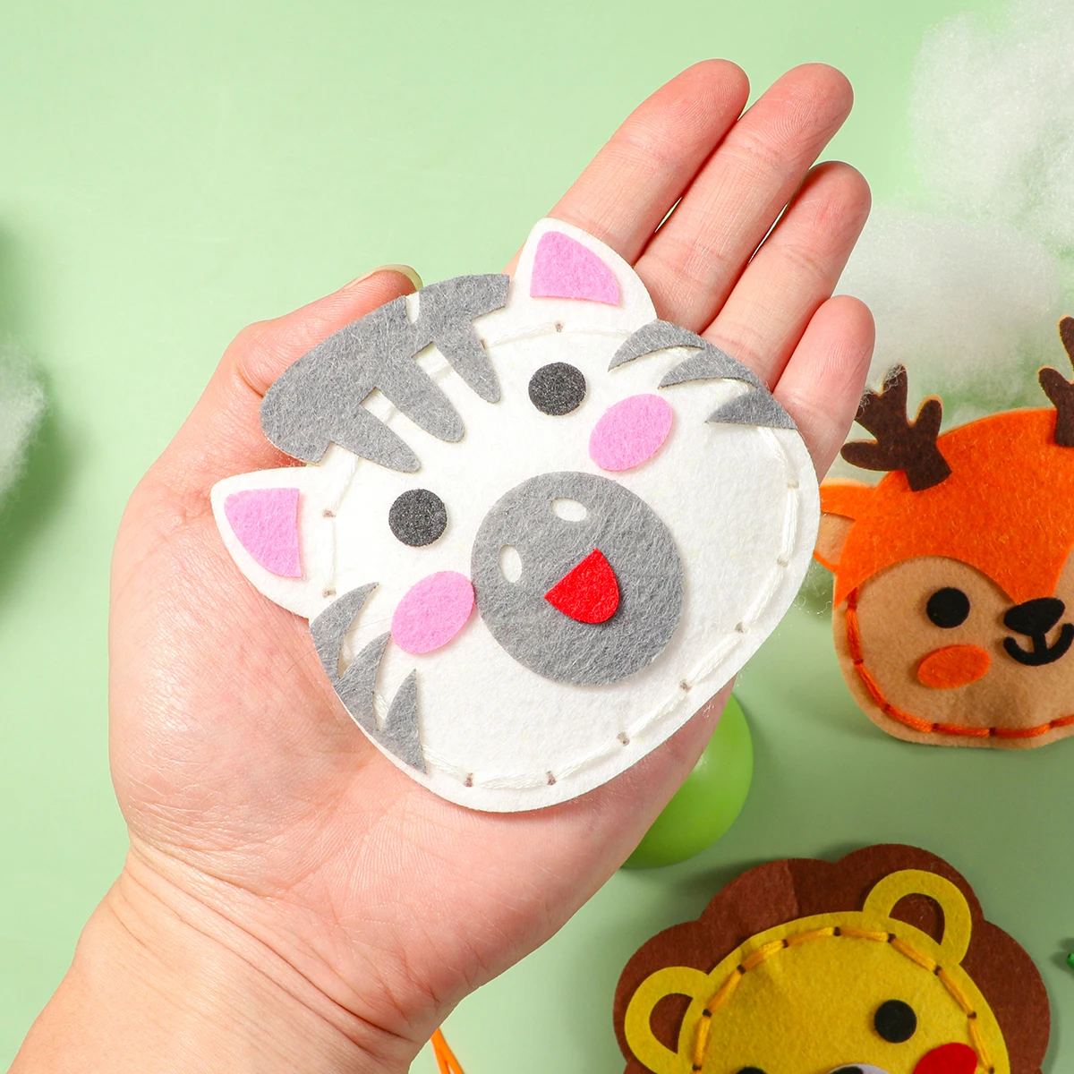 Kit de costura DIY de animales del bosque de 8 piezas, paquete de Material de artesanía para principiantes, colgante de Panda de tigre de dibujos animados, regalo de cumpleaños Cr