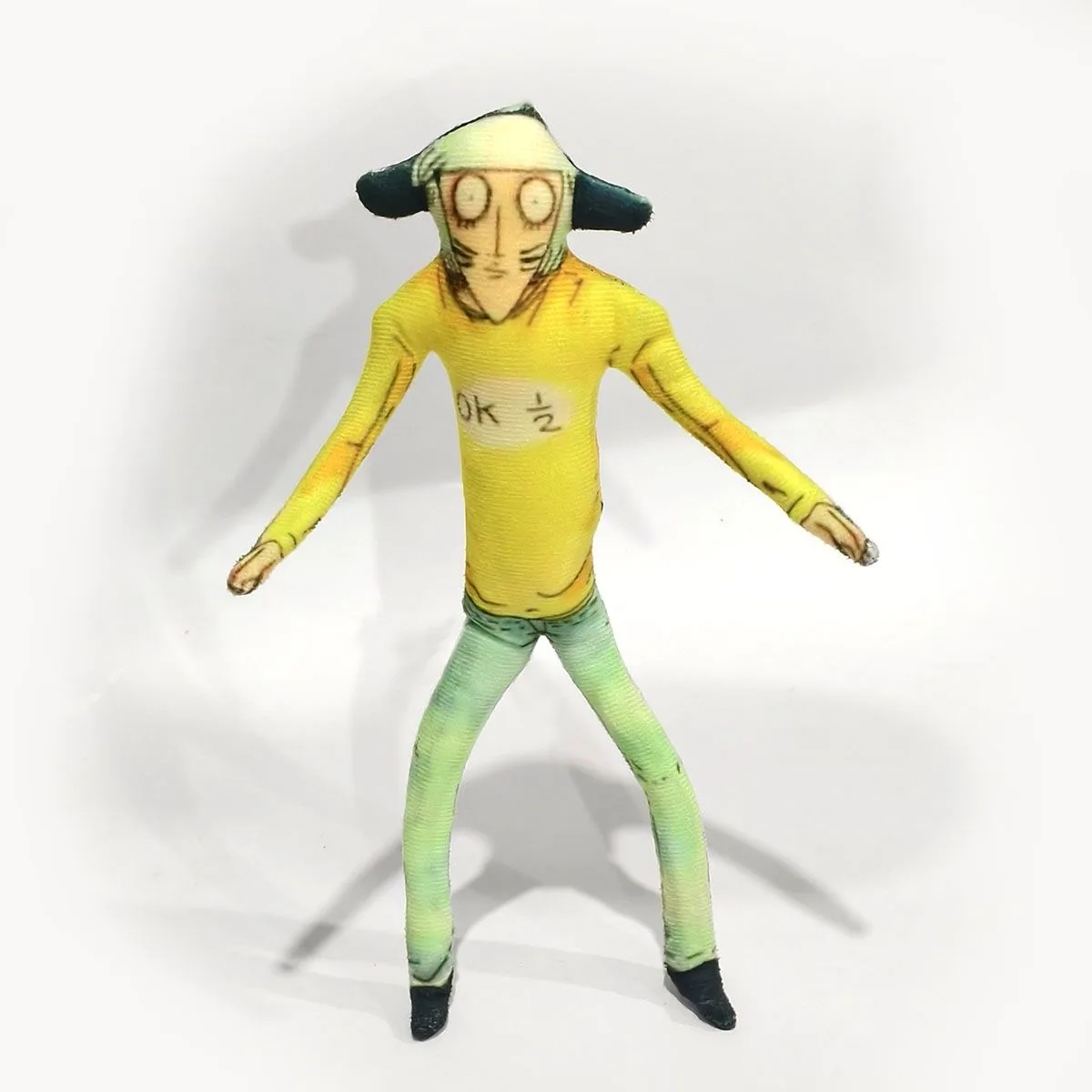 Ranfren Muñeca linda cosplay abstracta sin bordes blancos, esqueleto de alambre de hierro, estilo muñeca, periferia de juego de anime