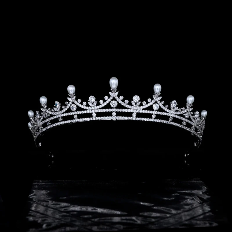 Vintage European Royal Court Style Pearl Bride's Hair Crown Luxurious Hair Accessory for Princess Birthday Celebrations