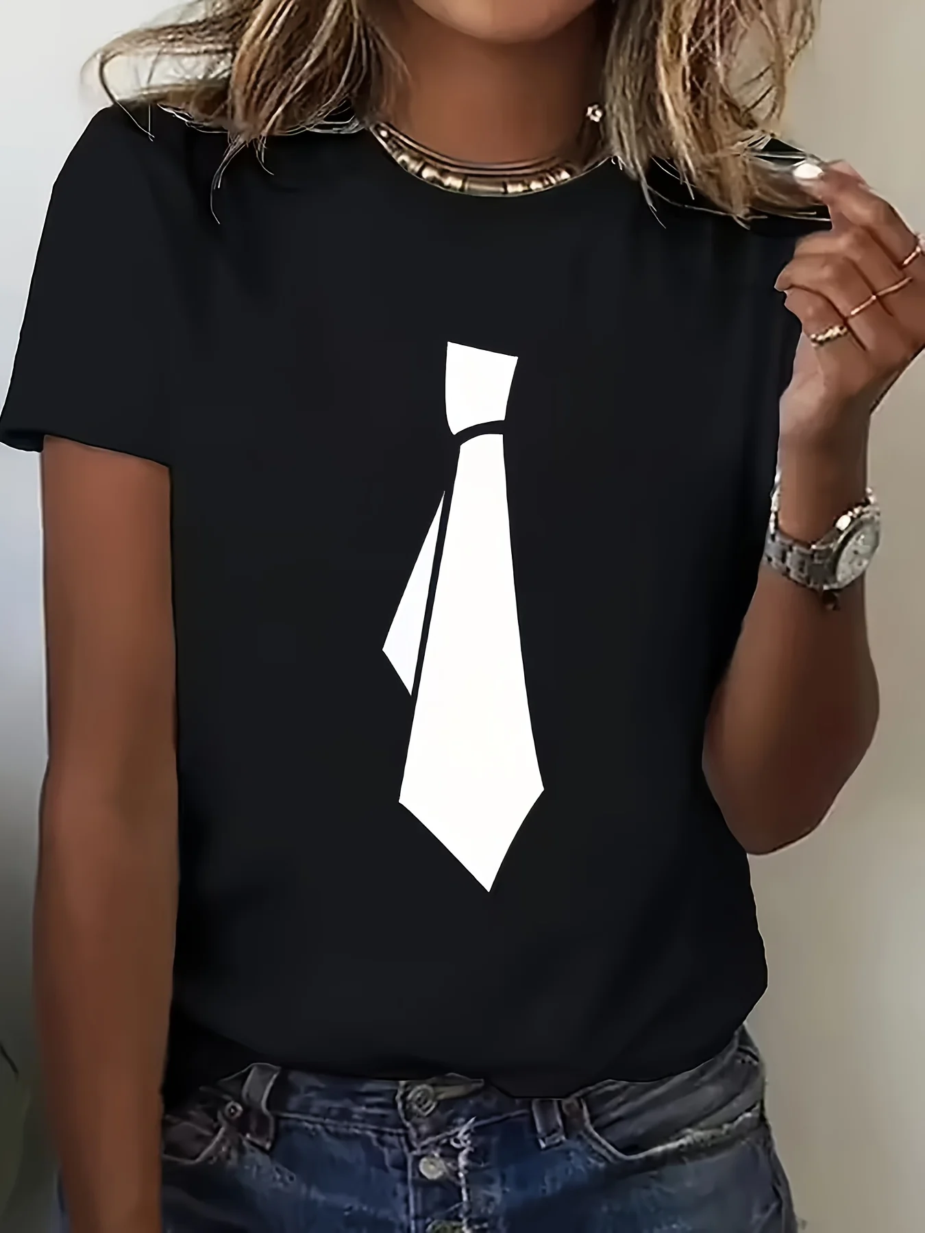 Camiseta Minimalista con Estampado de Corbata en Blanco y Negro, Diseño Clásico con Bloques de Color, Corte Regular, Tela Cómoda, Estilo Casual --Circle Circle