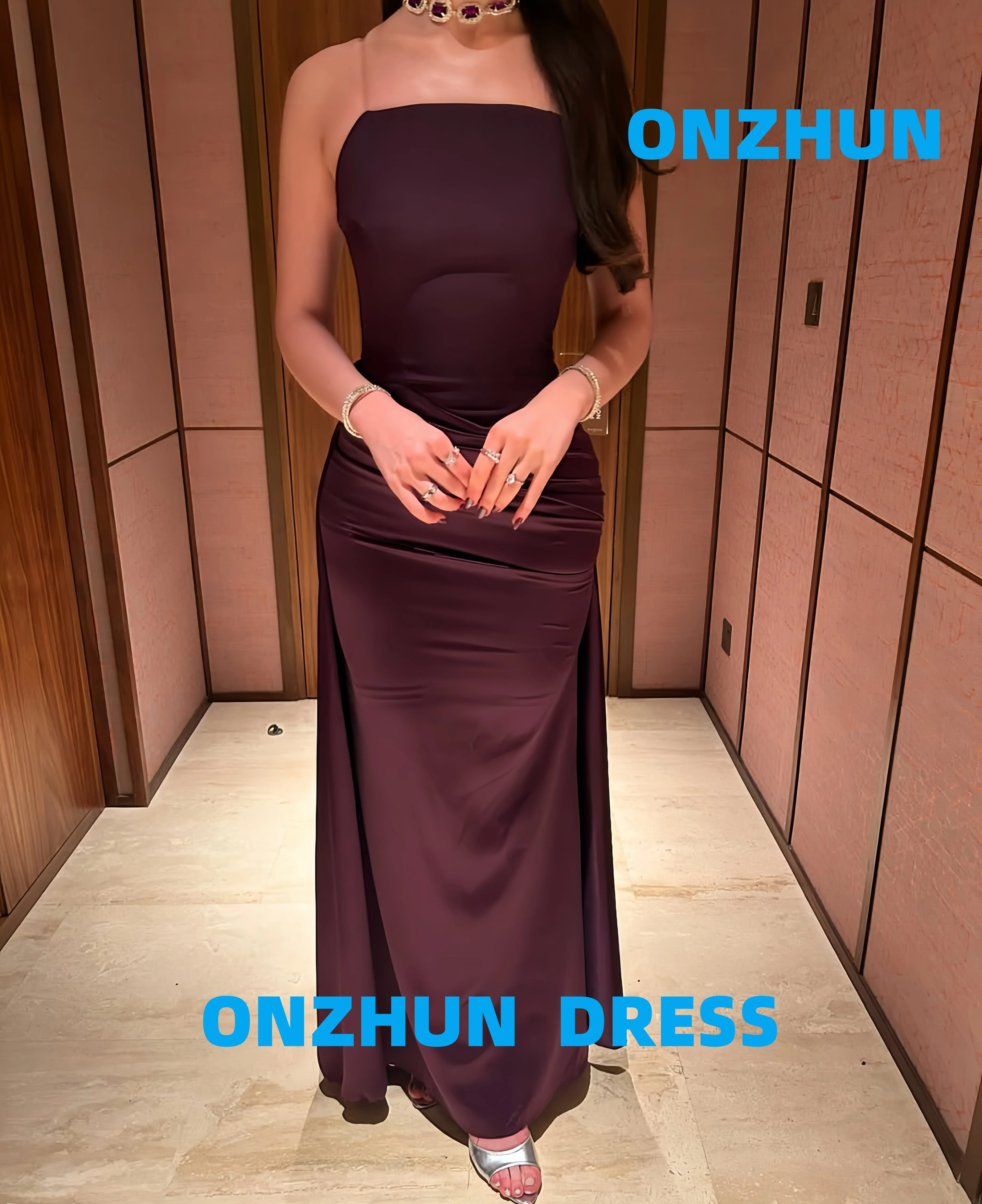 Maßgeschneiderte trägerlose ärmellose A-Linie Satin elegante luxuriöse Abendkleider Damen Abendkleid moderne Abendkleider