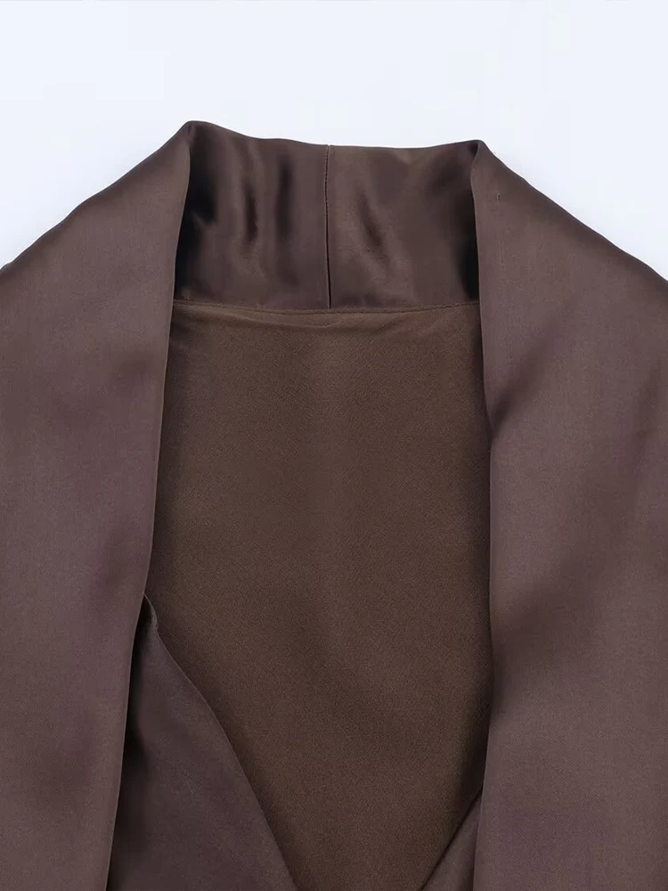 유럽 스타일의 새로운 여성 패션 드레스, 다재다능하고 우아한 심플한 단색 V넥과 새틴 질감.