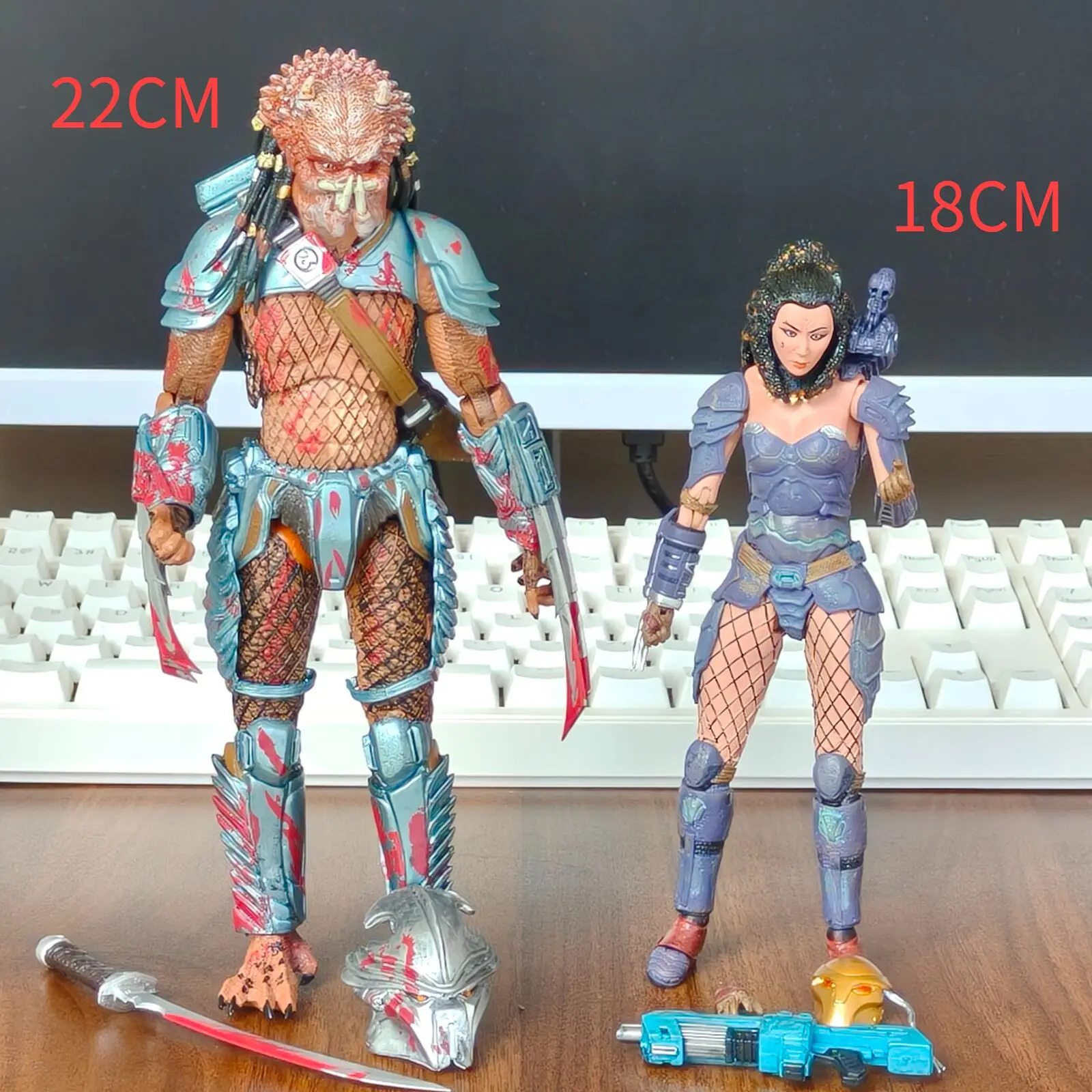 ﻿   22 سنتيمتر 18 سنتيمتر NECA الغريبة VS المفترس عمل الشكل ملثمين ندبة كبار السن المفترس Machiko Noguchi الحياة البلاستيكية تحصيل نموذج الهدايا