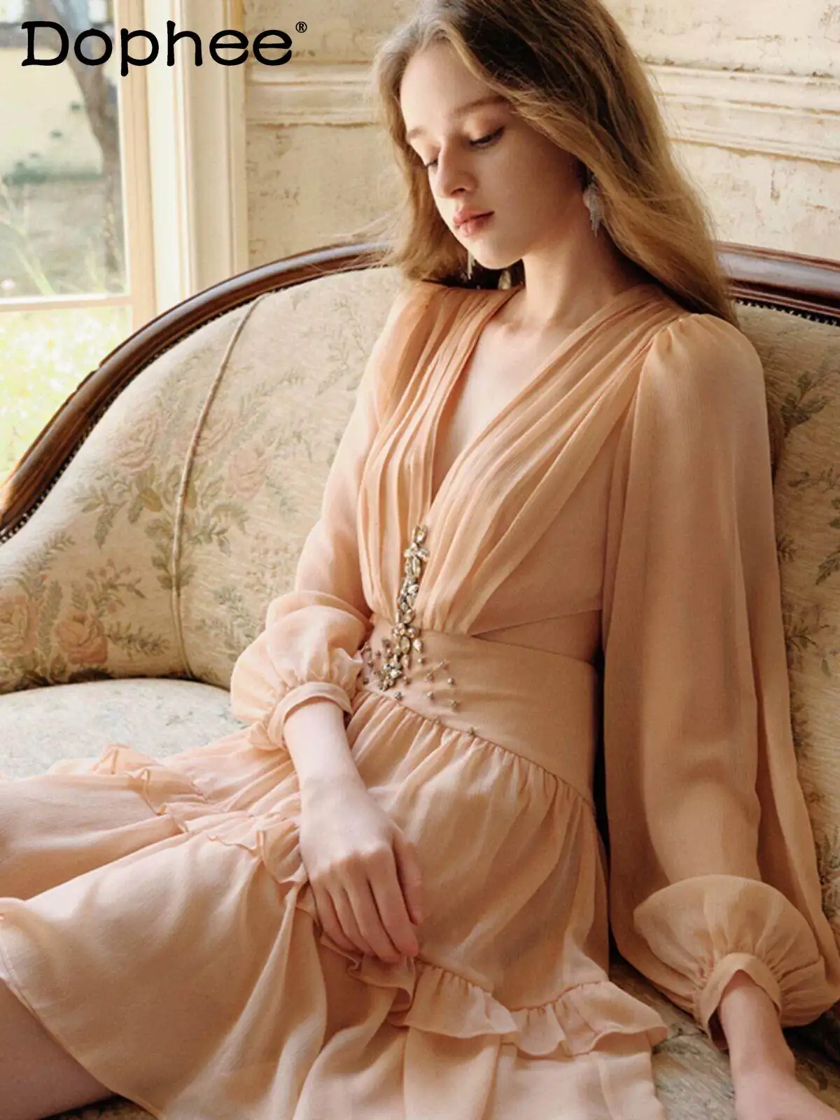 

2026 new French v-neck design sense gentle wind lantern sleeve dress women's waist diamond elegant waist temperament dress