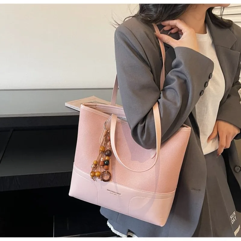 

Casual Luxury Handbag for Ladies Trendy Retro Appearance High End Leather Crossbody Daily Bag